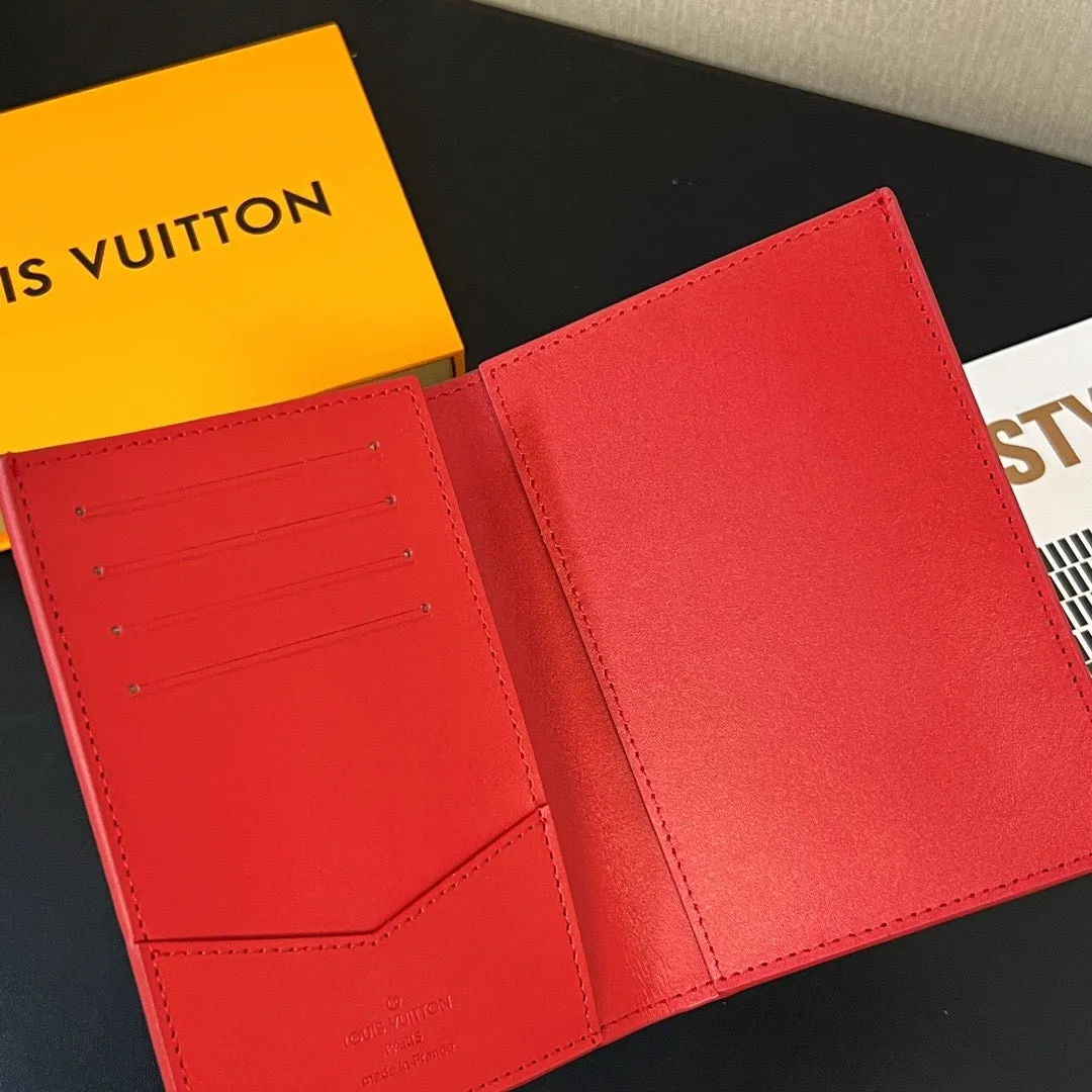 LB970 Passport Cover /  3.9 x 5.5 x 1 inches