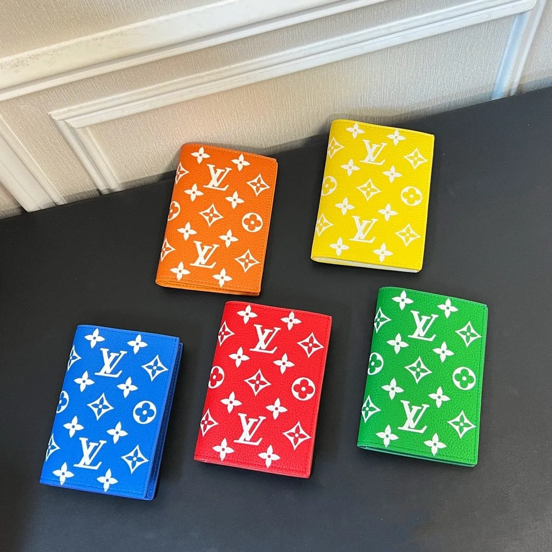 LB970 Passport Cover /  3.9 x 5.5 x 1 inches