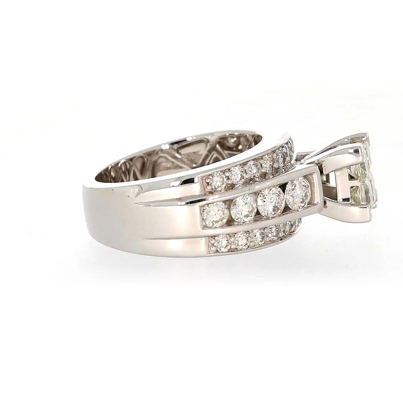 New York 14ct White Gold Round Brilliant & Princess Cut 2.65 CARAT tw of Diamonds Ring