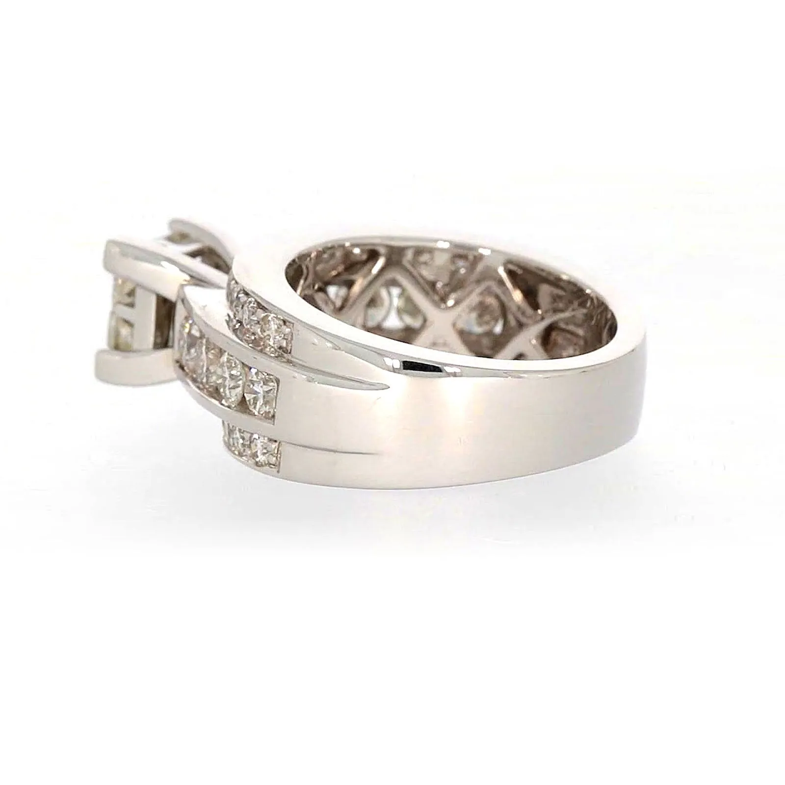 New York 14ct White Gold Round Brilliant & Princess Cut 2.65 CARAT tw of Diamonds Ring
