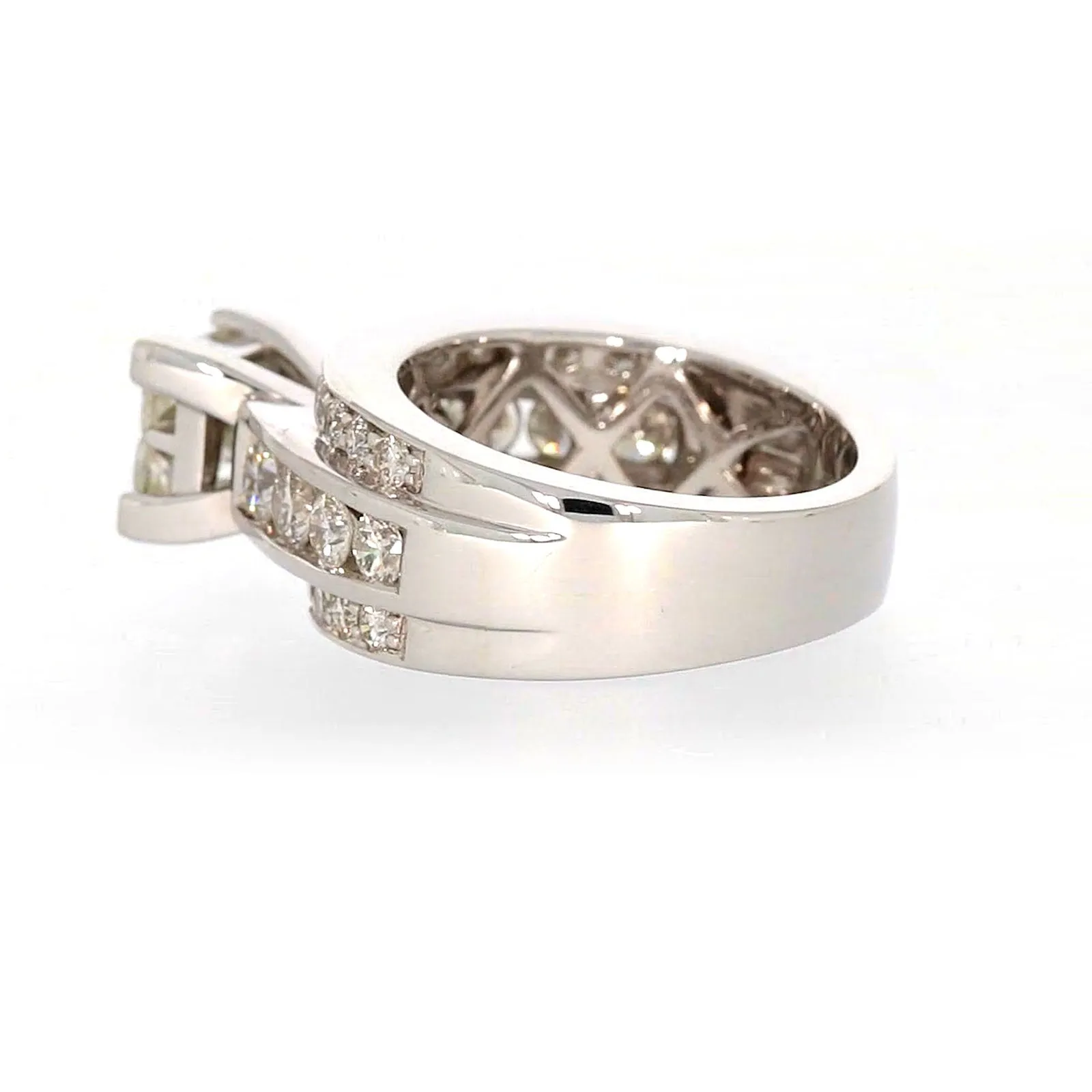 New York 14ct White Gold Round Brilliant & Princess Cut 2.65 CARAT tw of Diamonds Ring