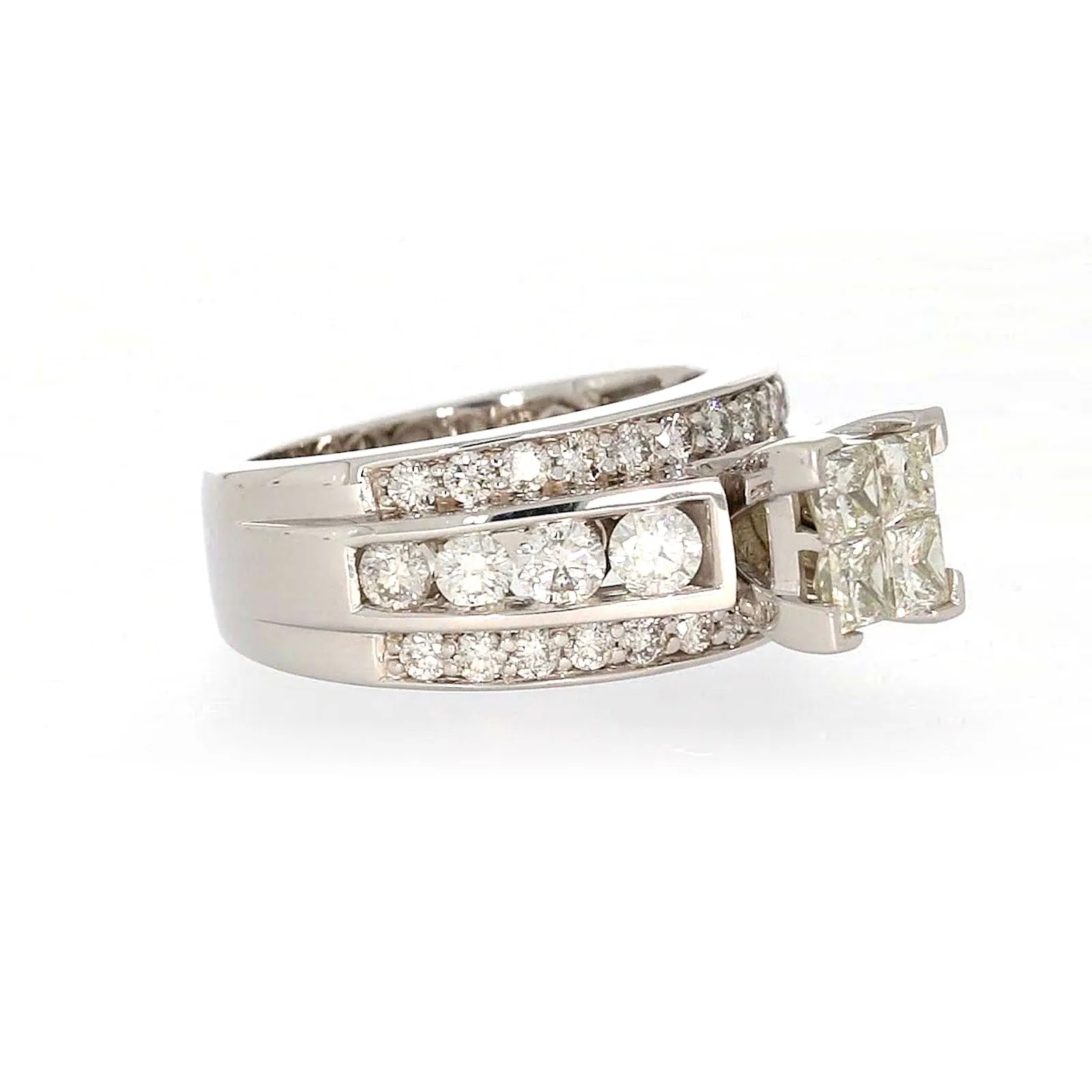 New York 14ct White Gold Round Brilliant & Princess Cut 2.65 CARAT tw of Diamonds Ring