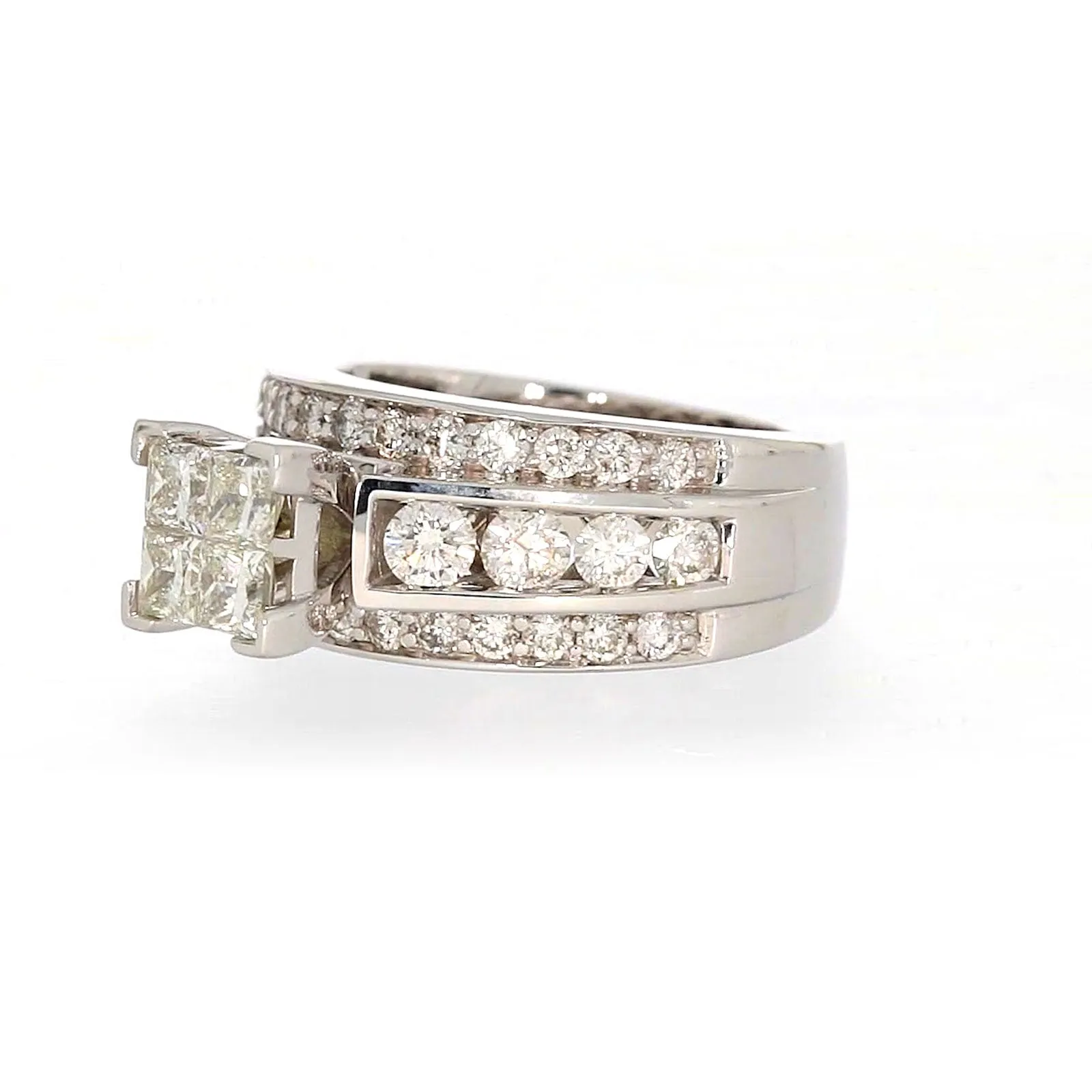 New York 14ct White Gold Round Brilliant & Princess Cut 2.65 CARAT tw of Diamonds Ring