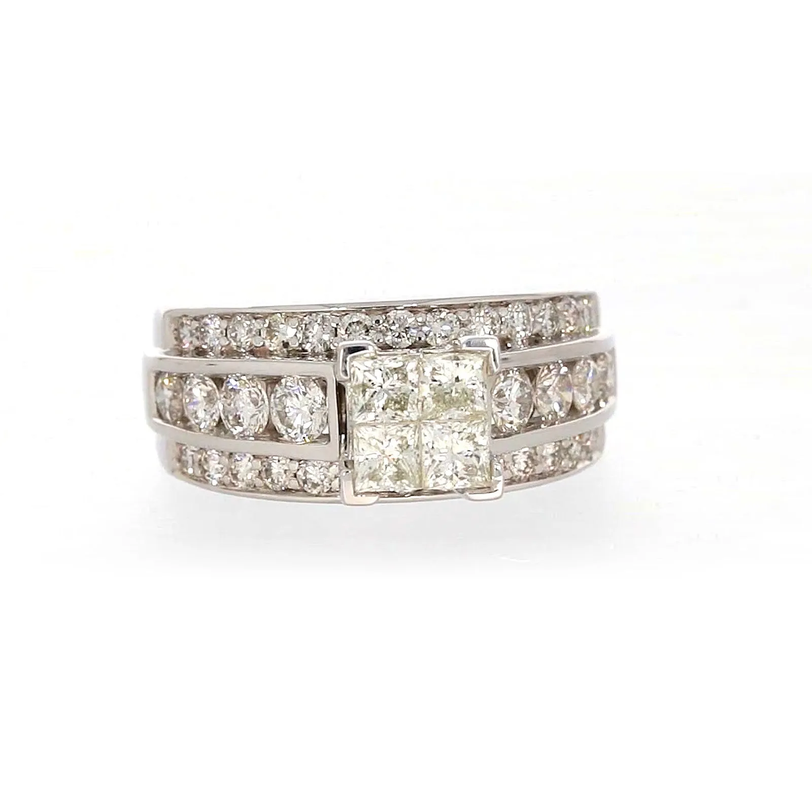 New York 14ct White Gold Round Brilliant & Princess Cut 2.65 CARAT tw of Diamonds Ring