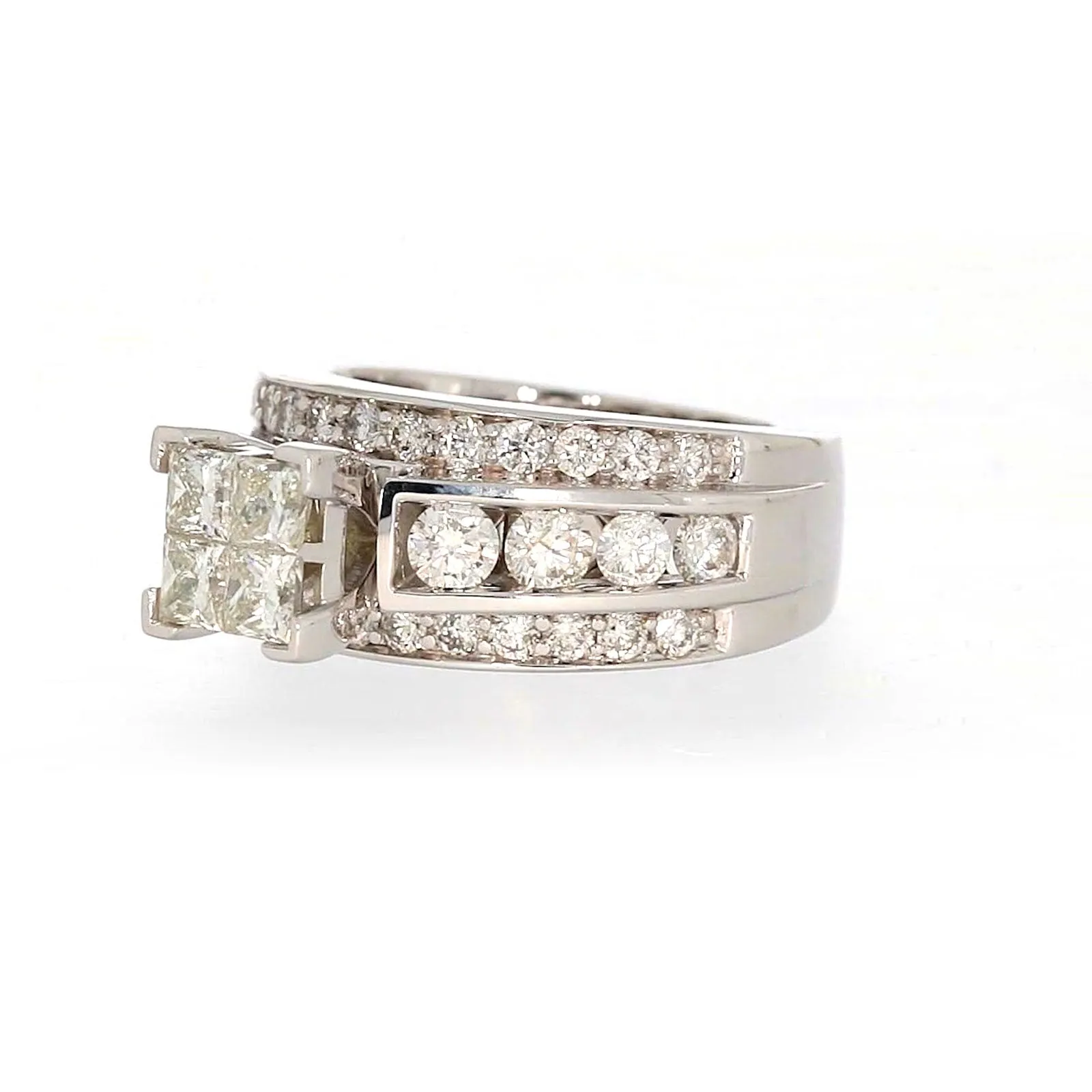 New York 14ct White Gold Round Brilliant & Princess Cut 2.65 CARAT tw of Diamonds Ring