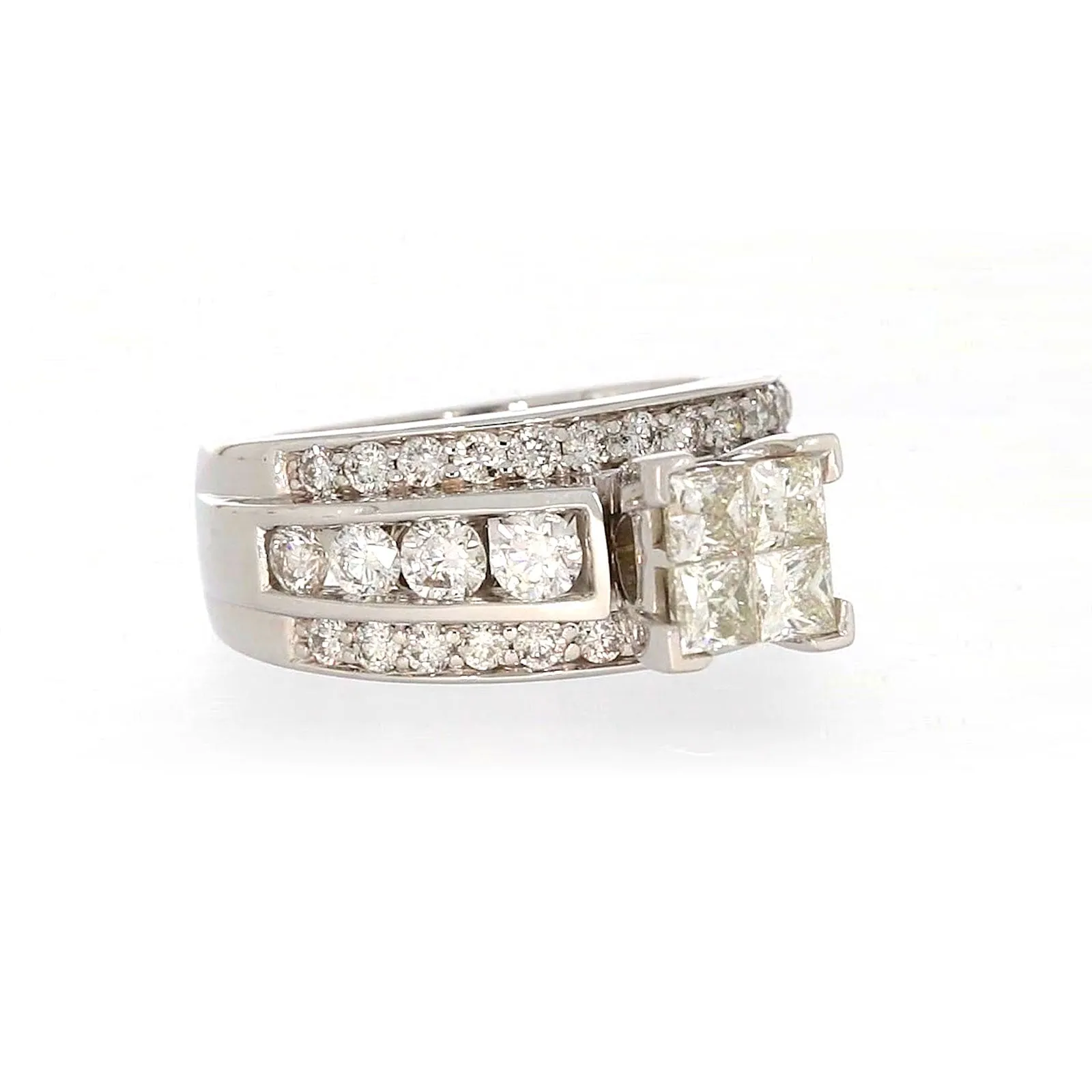 New York 14ct White Gold Round Brilliant & Princess Cut 2.65 CARAT tw of Diamonds Ring