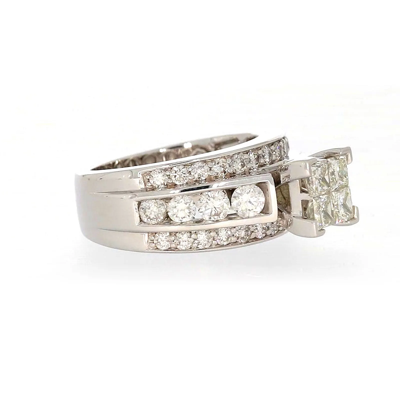 New York 14ct White Gold Round Brilliant & Princess Cut 2.65 CARAT tw of Diamonds Ring