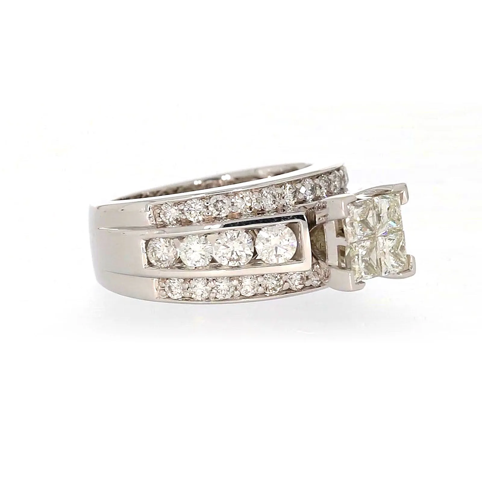 New York 14ct White Gold Round Brilliant & Princess Cut 2.65 CARAT tw of Diamonds Ring