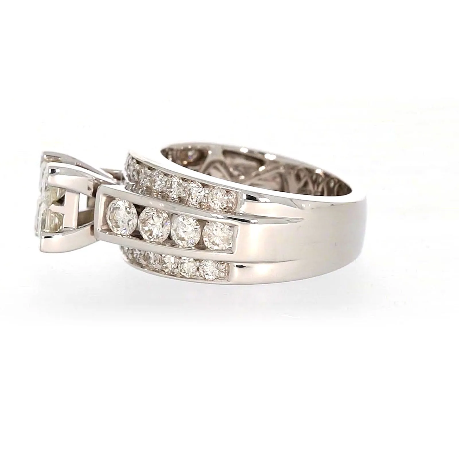 New York 14ct White Gold Round Brilliant & Princess Cut 2.65 CARAT tw of Diamonds Ring