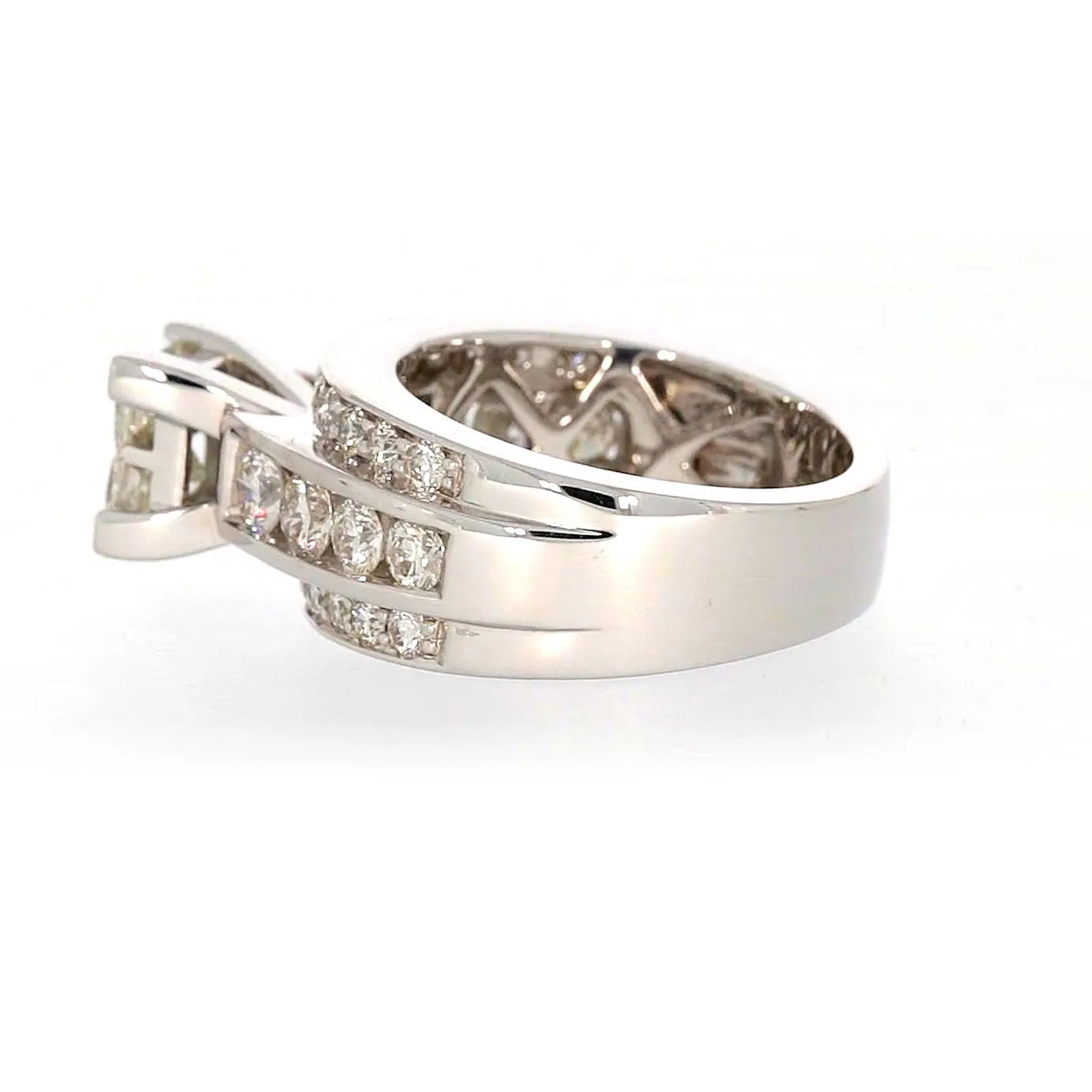 New York 14ct White Gold Round Brilliant & Princess Cut 2.65 CARAT tw of Diamonds Ring
