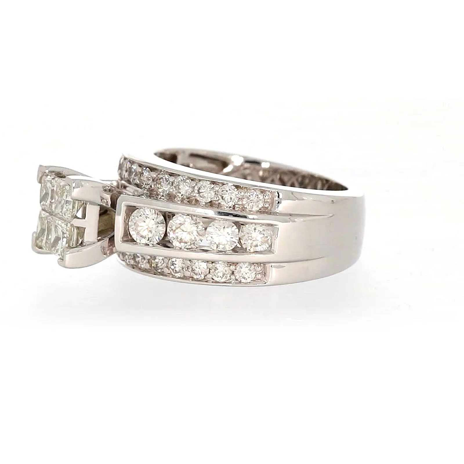 New York 14ct White Gold Round Brilliant & Princess Cut 2.65 CARAT tw of Diamonds Ring