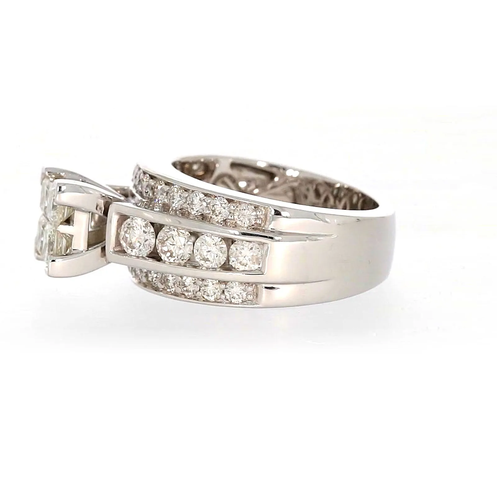 New York 14ct White Gold Round Brilliant & Princess Cut 2.65 CARAT tw of Diamonds Ring