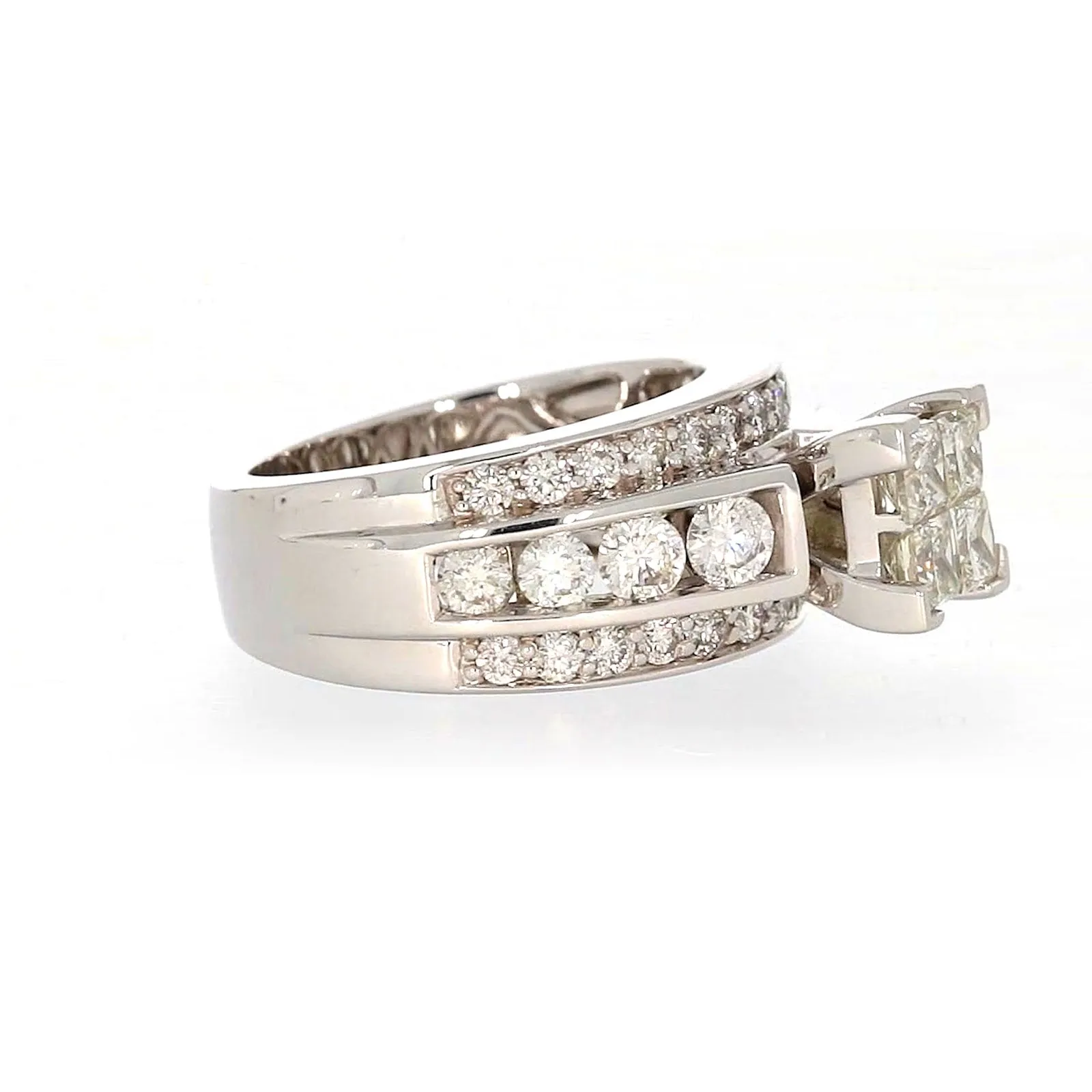 New York 14ct White Gold Round Brilliant & Princess Cut 2.65 CARAT tw of Diamonds Ring