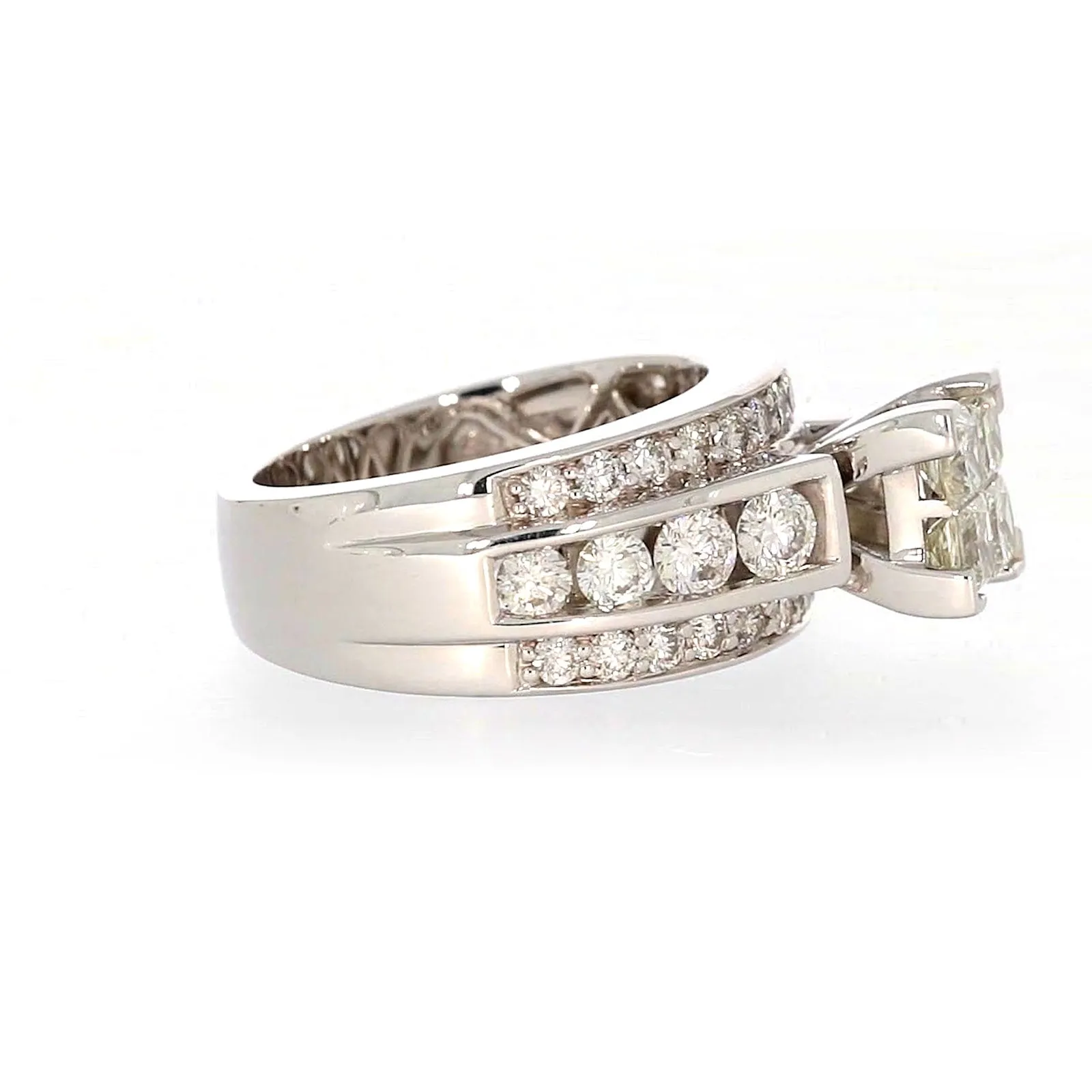 New York 14ct White Gold Round Brilliant & Princess Cut 2.65 CARAT tw of Diamonds Ring