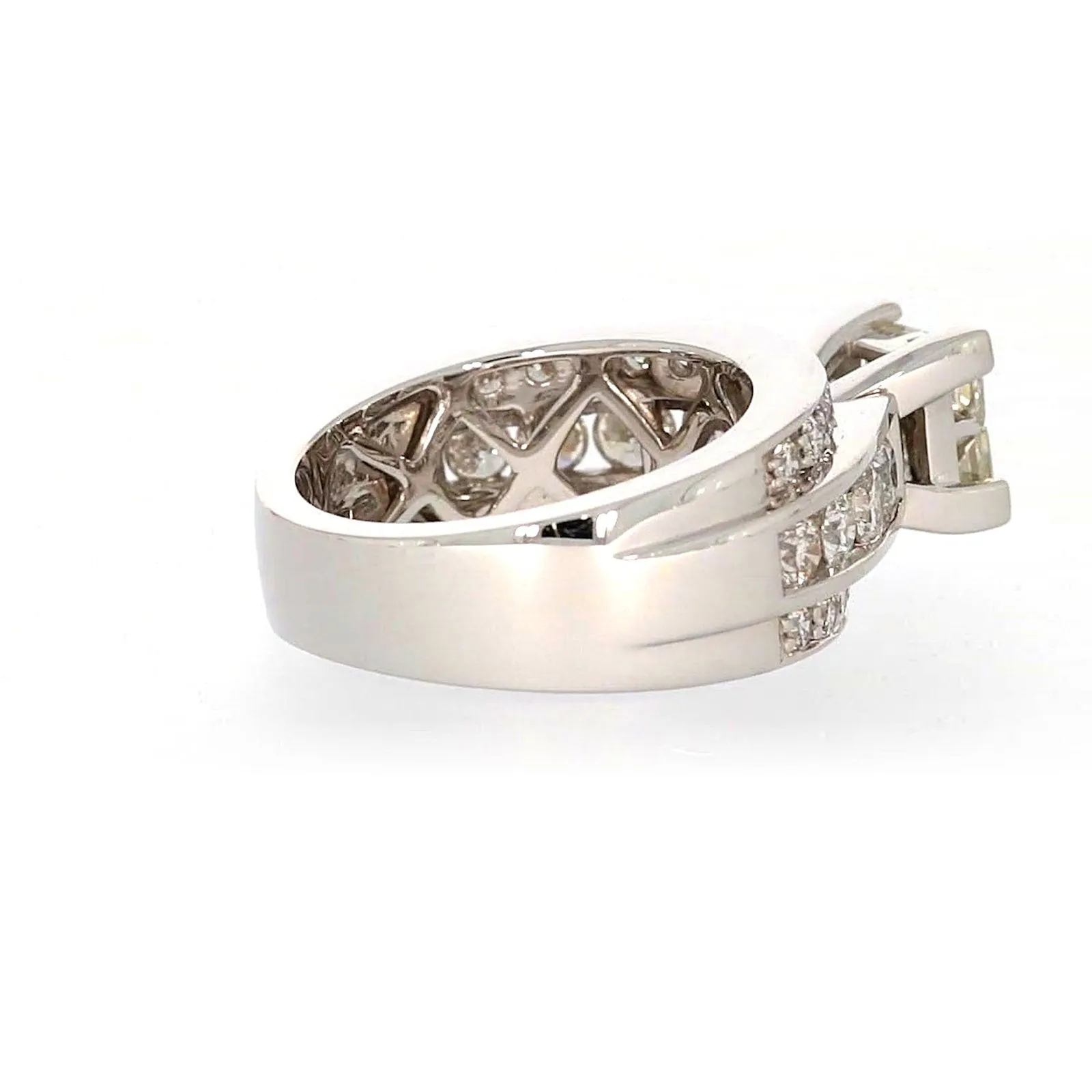 New York 14ct White Gold Round Brilliant & Princess Cut 2.65 CARAT tw of Diamonds Ring