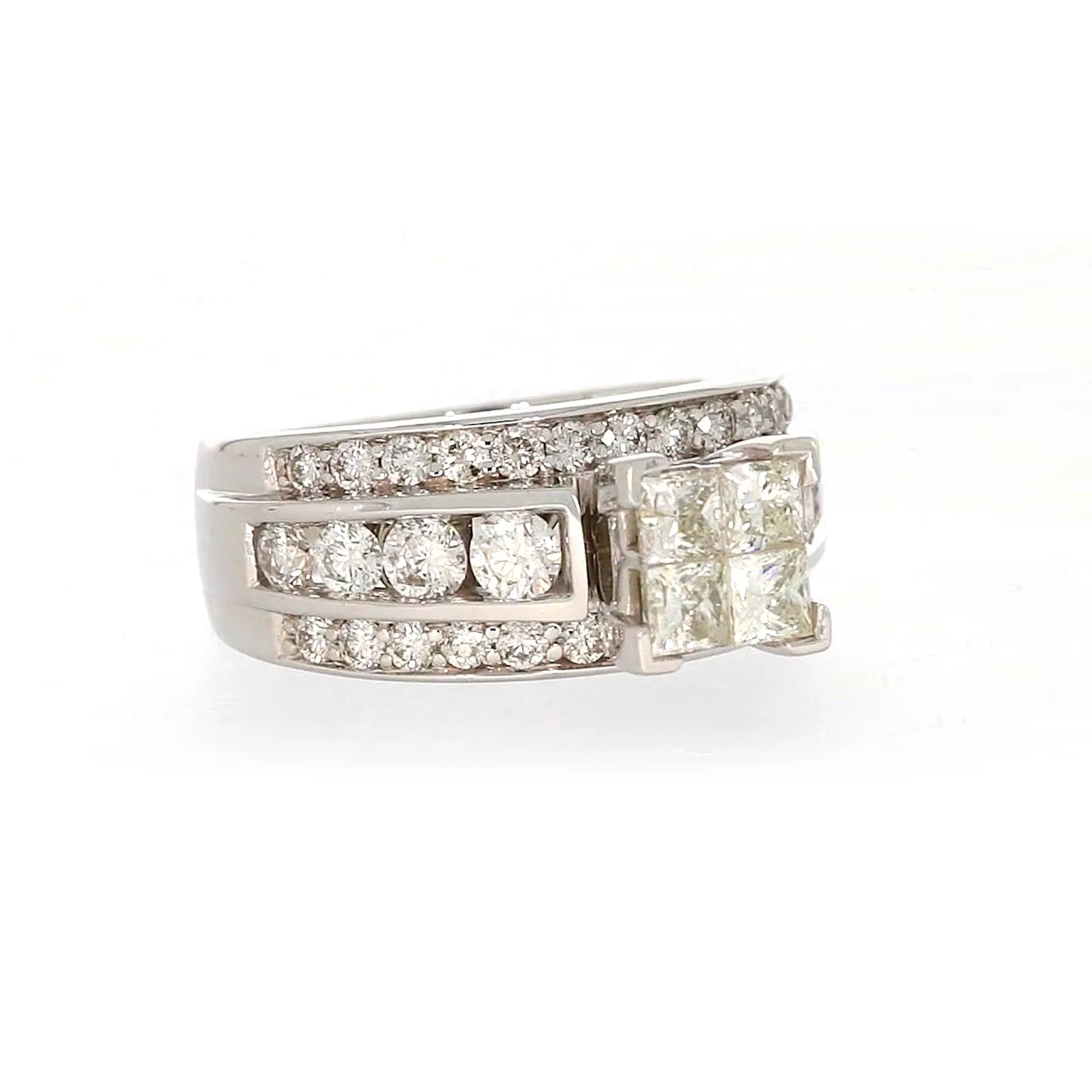 New York 14ct White Gold Round Brilliant & Princess Cut 2.65 CARAT tw of Diamonds Ring