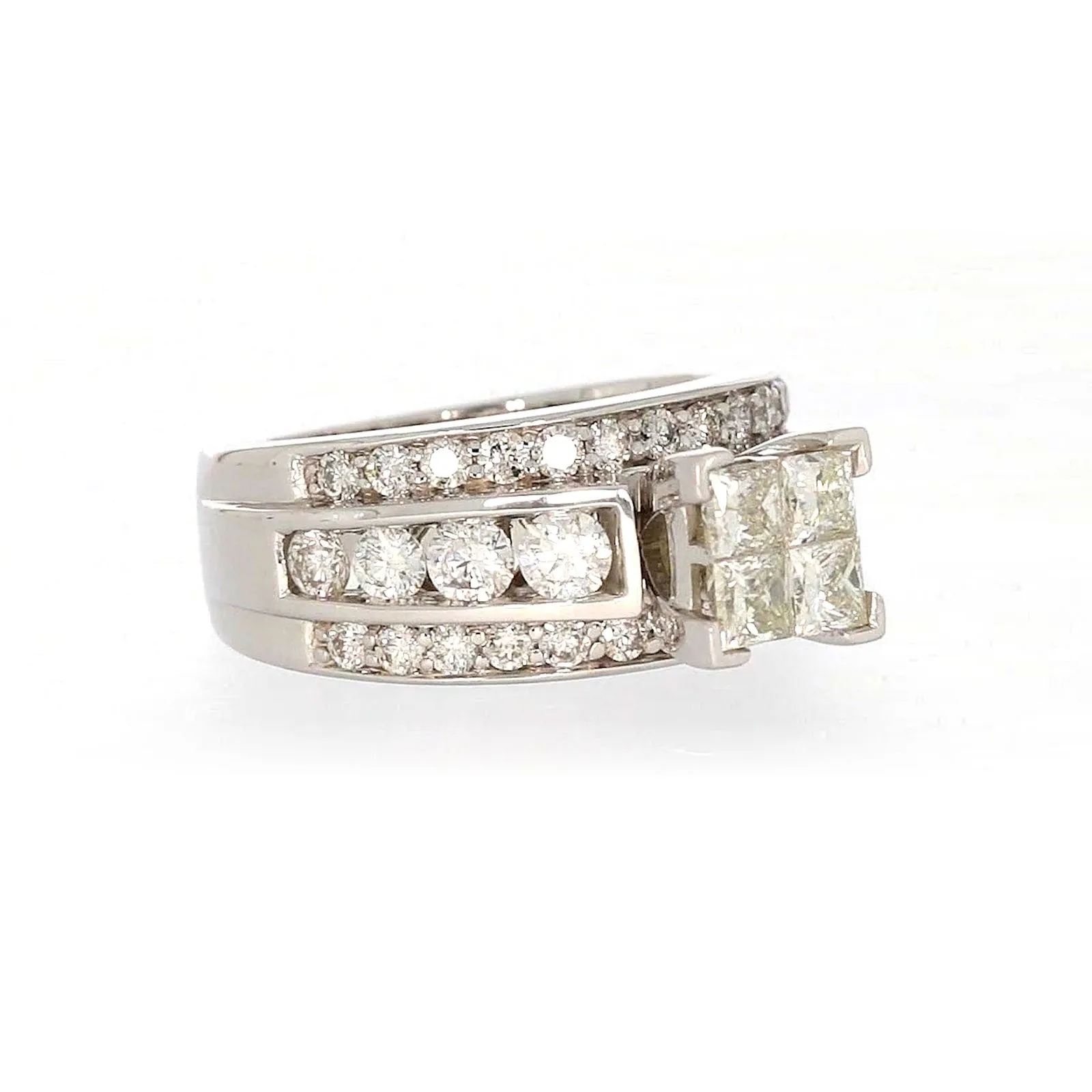 New York 14ct White Gold Round Brilliant & Princess Cut 2.65 CARAT tw of Diamonds Ring