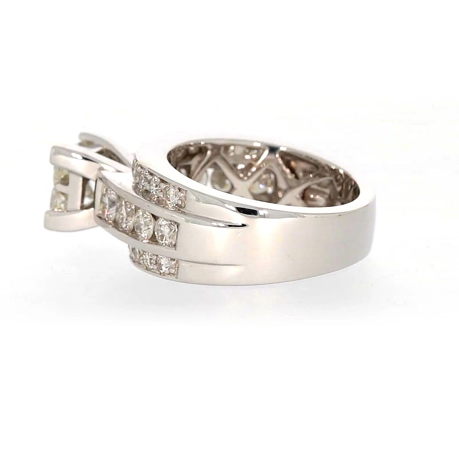 New York 14ct White Gold Round Brilliant & Princess Cut 2.65 CARAT tw of Diamonds Ring