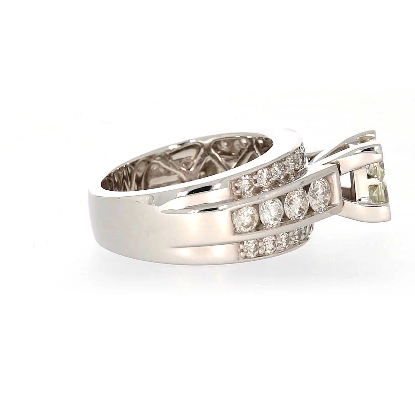 New York 14ct White Gold Round Brilliant & Princess Cut 2.65 CARAT tw of Diamonds Ring