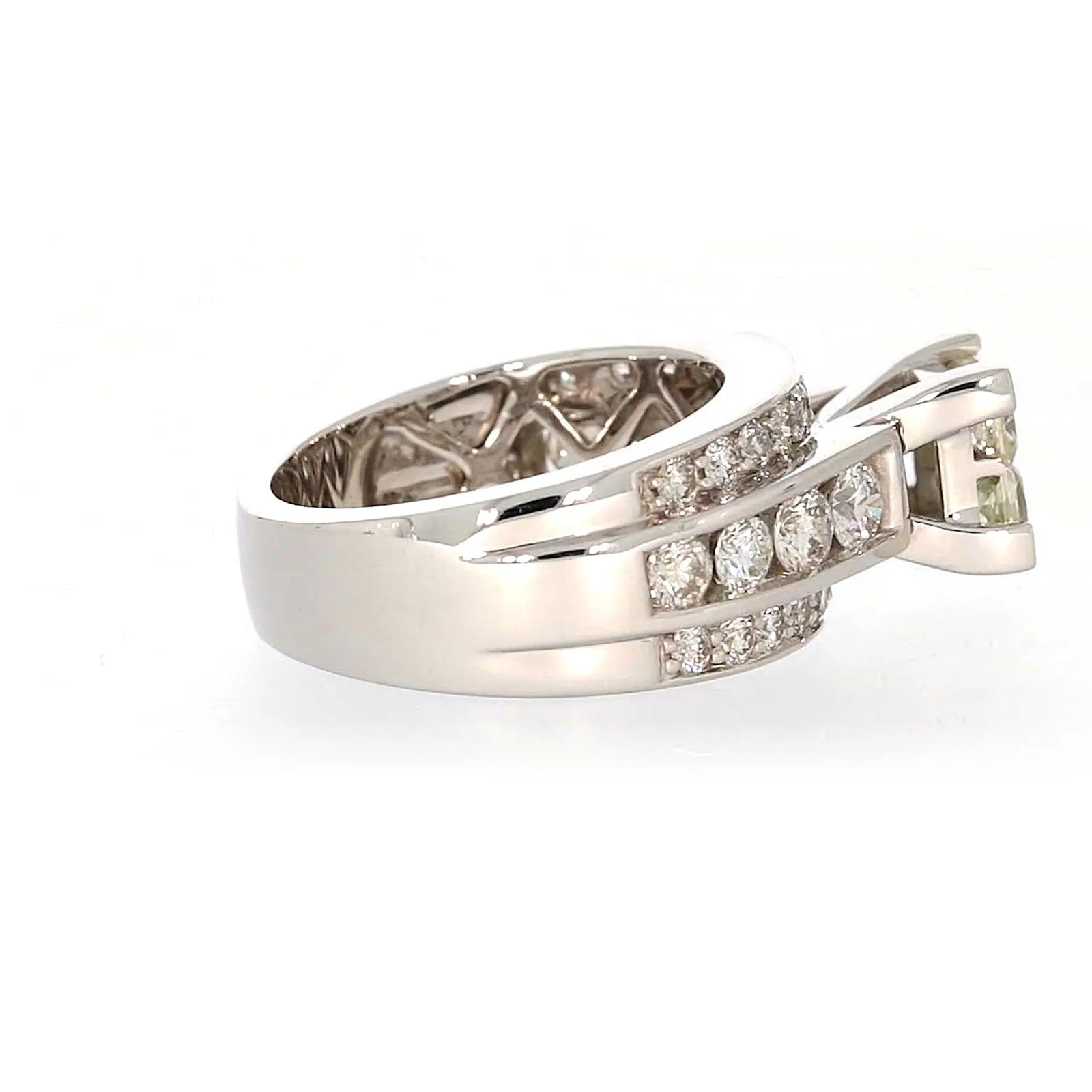 New York 14ct White Gold Round Brilliant & Princess Cut 2.65 CARAT tw of Diamonds Ring