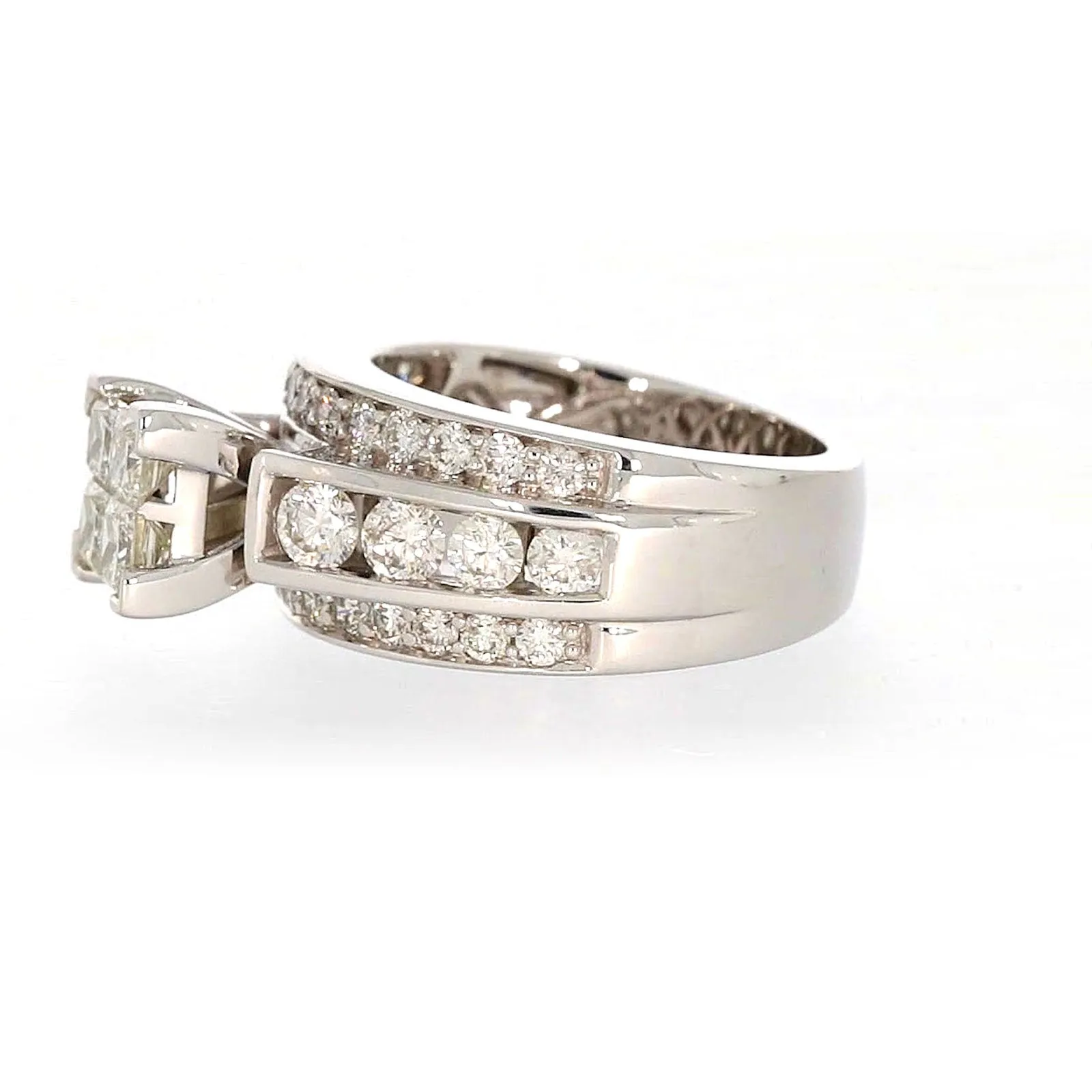 New York 14ct White Gold Round Brilliant & Princess Cut 2.65 CARAT tw of Diamonds Ring