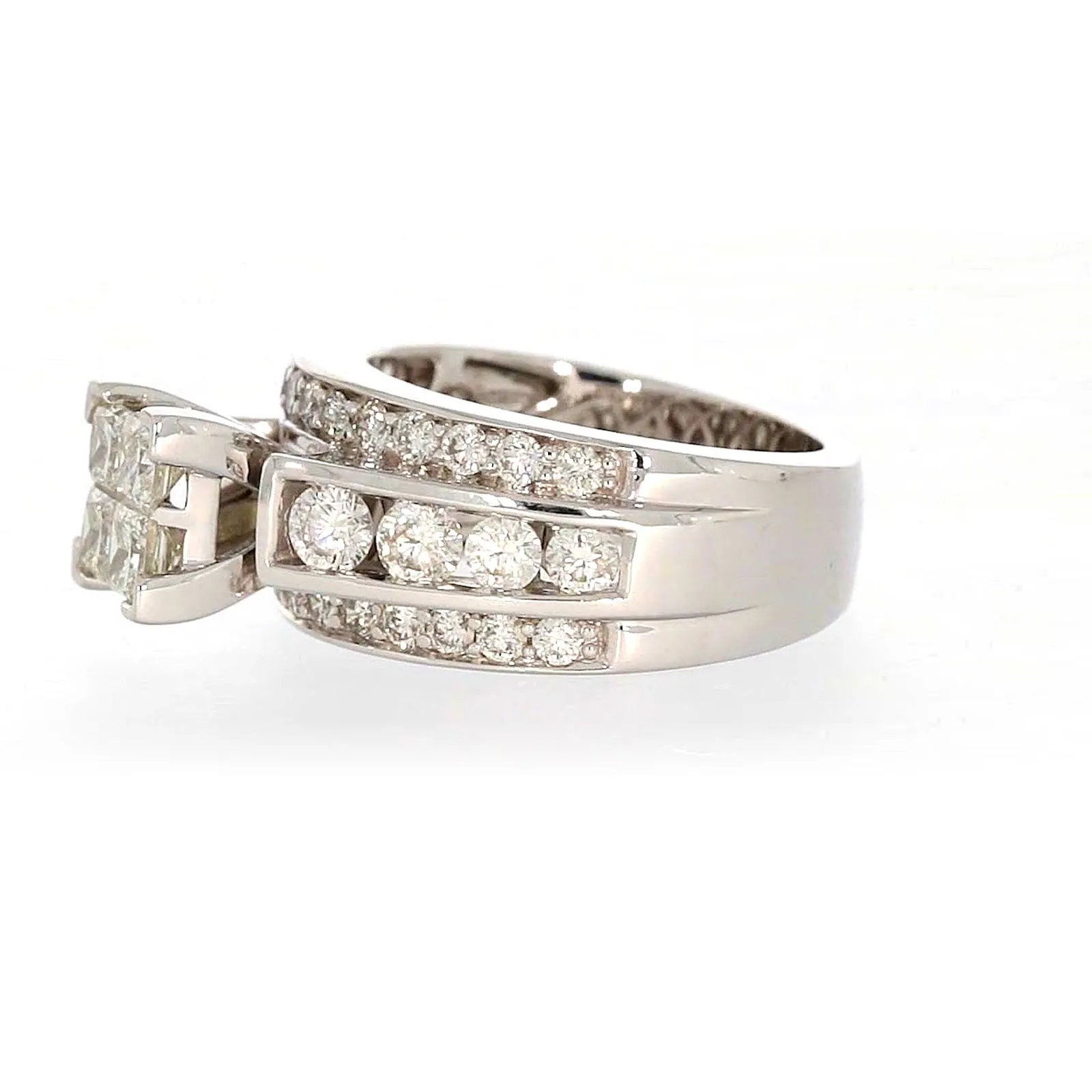 New York 14ct White Gold Round Brilliant & Princess Cut 2.65 CARAT tw of Diamonds Ring
