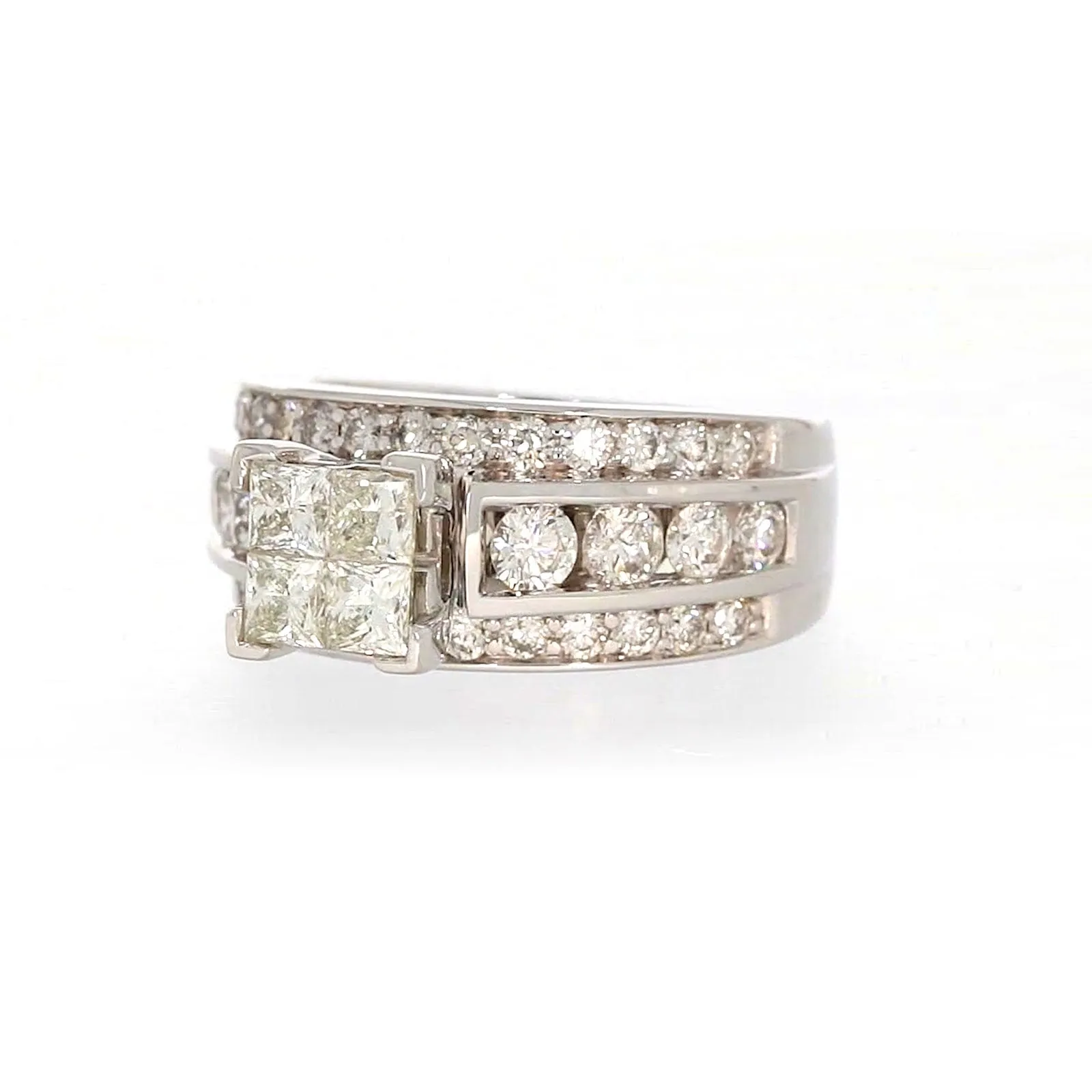 New York 14ct White Gold Round Brilliant & Princess Cut 2.65 CARAT tw of Diamonds Ring