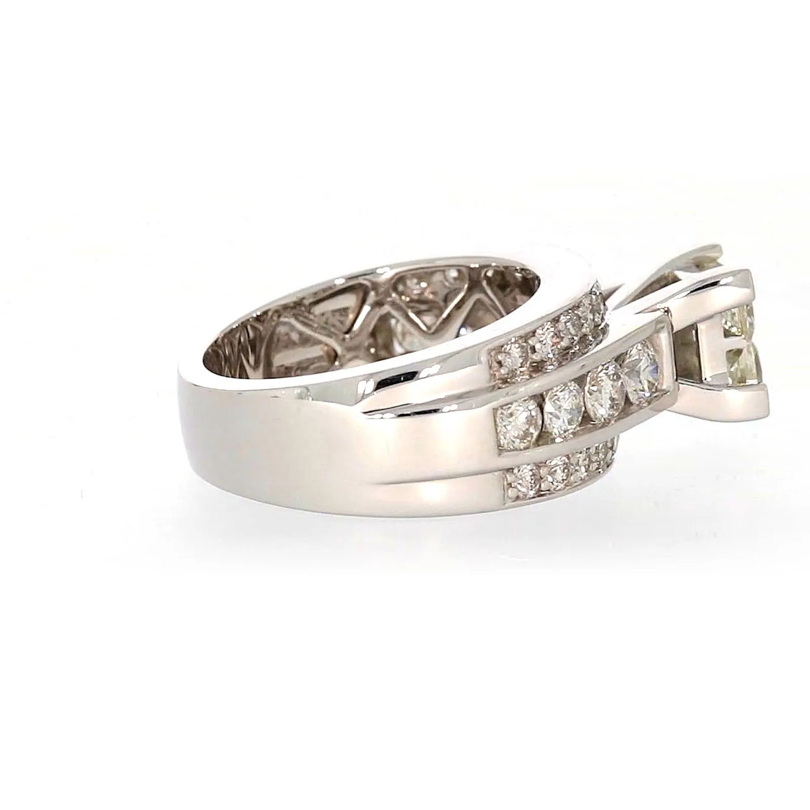 New York 14ct White Gold Round Brilliant & Princess Cut 2.65 CARAT tw of Diamonds Ring