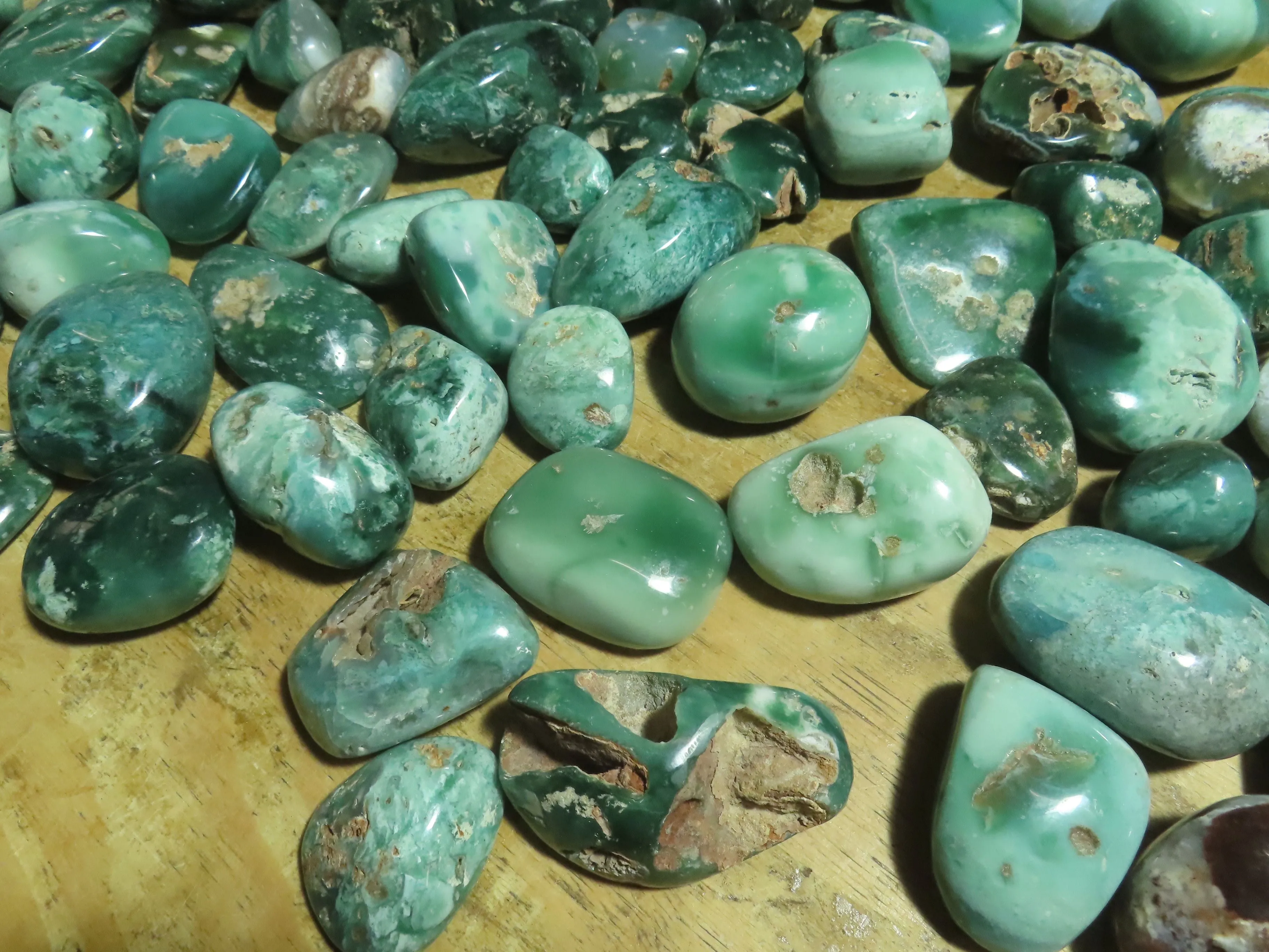 Polished Emerald Mtorolite Galet-Palm Stones - sold per kg - From Mutorashanga, Zimbabwe