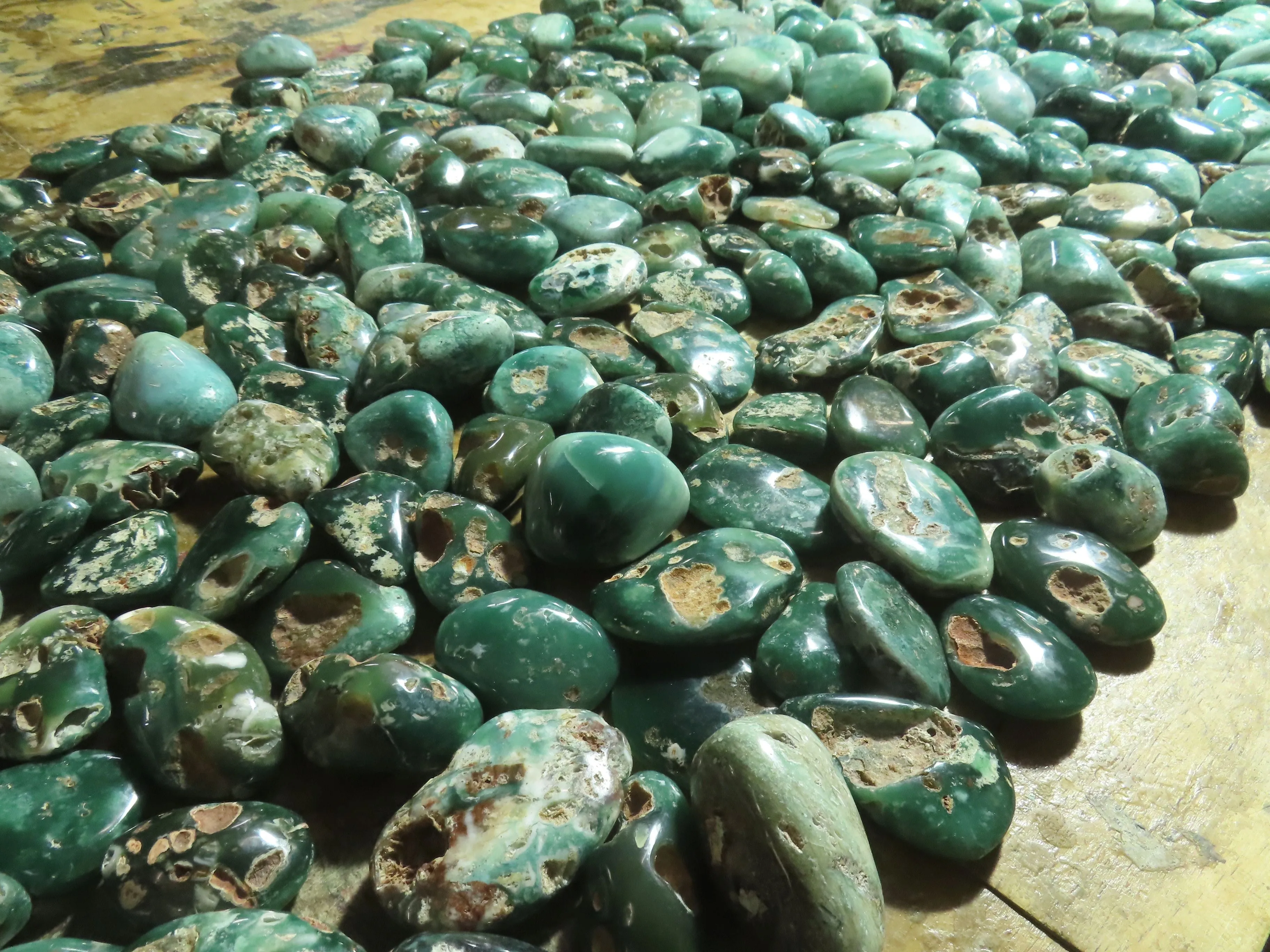 Polished Emerald Mtorolite Galet-Palm Stones - sold per kg - From Mutorashanga, Zimbabwe