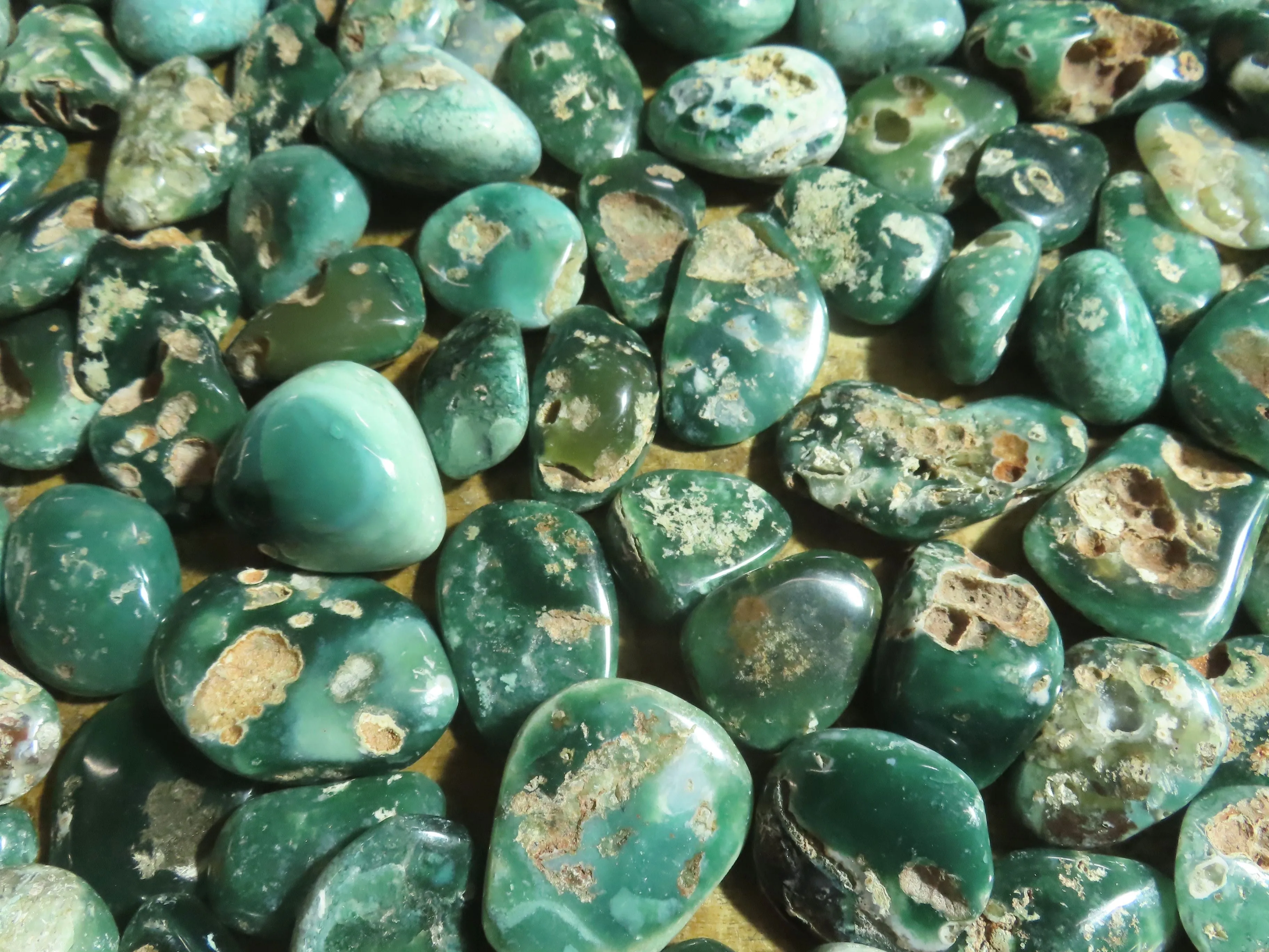 Polished Emerald Mtorolite Galet-Palm Stones - sold per kg - From Mutorashanga, Zimbabwe