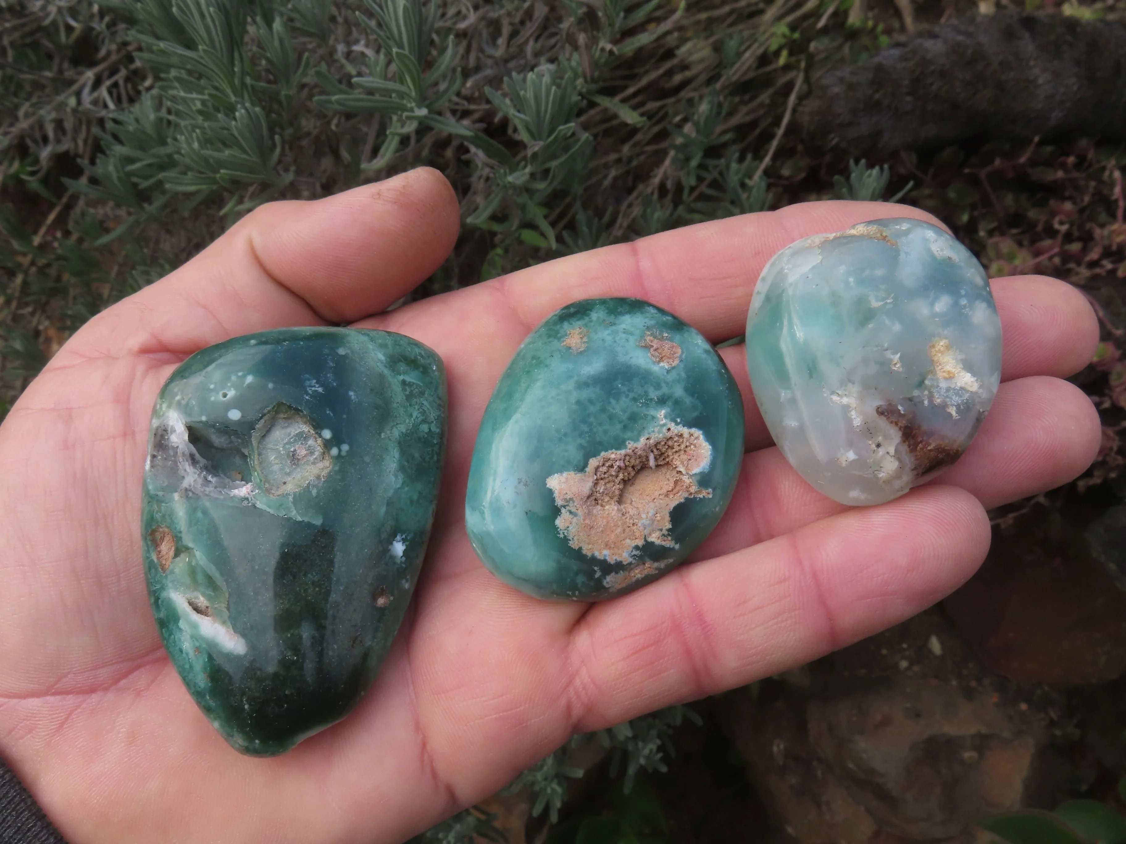 Polished Emerald Mtorolite Galet-Palm Stones - sold per kg - From Mutorashanga, Zimbabwe