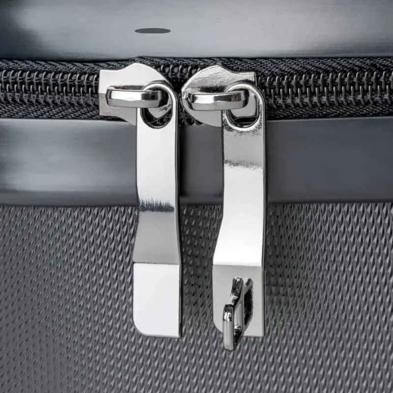 Snake Suitcase: Durable 360° Swivel Wheels & Built-In Lock for Stylish Travel